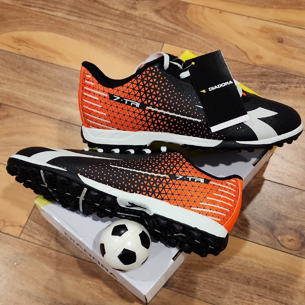 Diadora 7-TRI TF  Black and RED